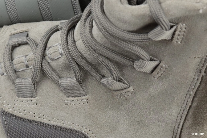 LIGHT 750 YEEZY GREY GLOW GUM BOOST DARK BB1840 ADIDAS 1027